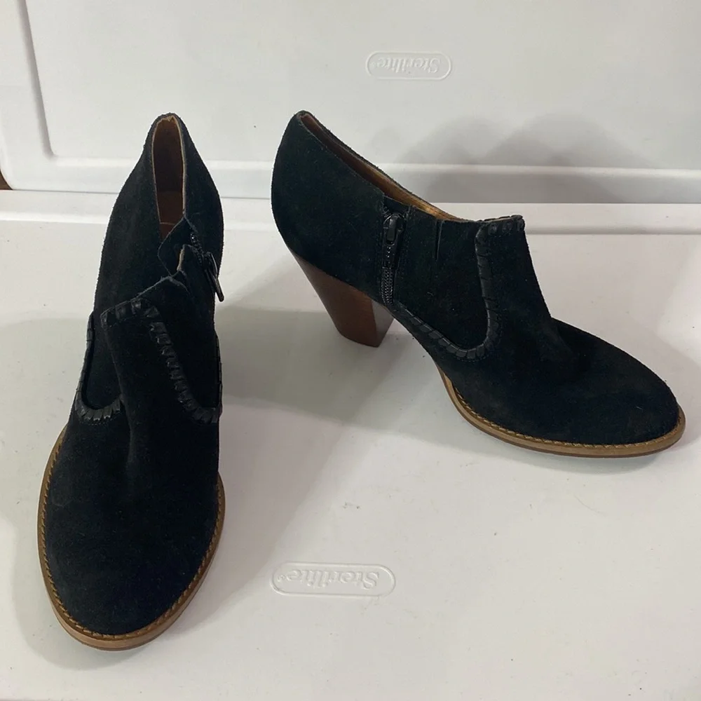 Jack Rogers Kyle black suede 3” Stacked heel booties size 6